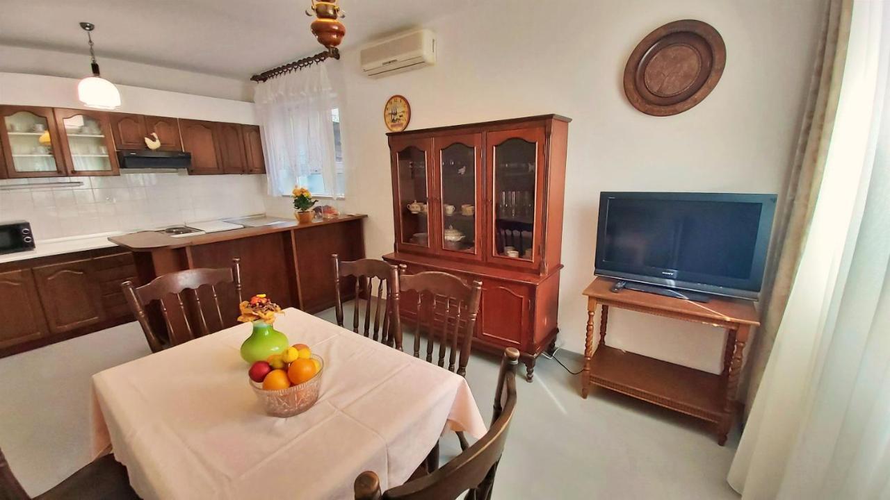 Apartment Cedo Omiš Eksteriør billede